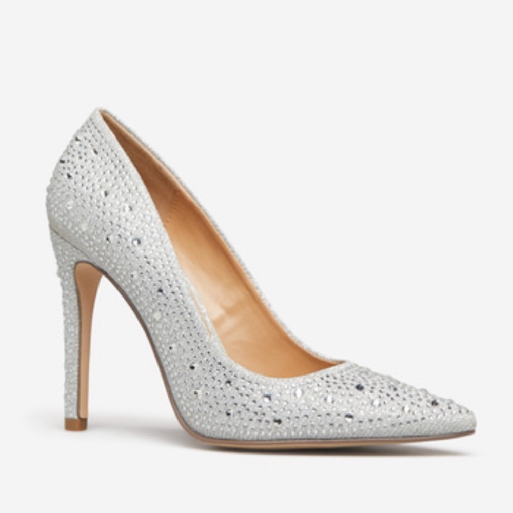 NWT GISSELLE POINTED TOE PUMP